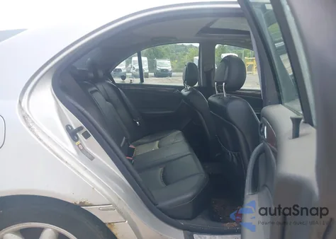 2003 Mercedes-Benz C 240 z USA, uszkodzony, nr VIN WDBRF81J03F354757